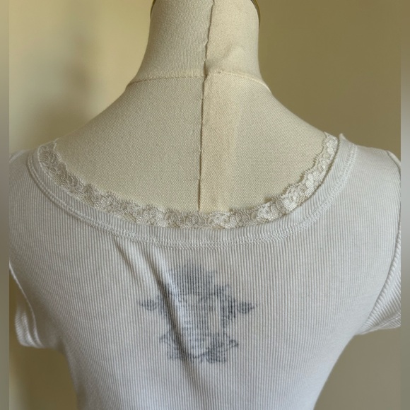 White Ribbed Cap Sleeve Shirt- Large - Picture 4 of 5